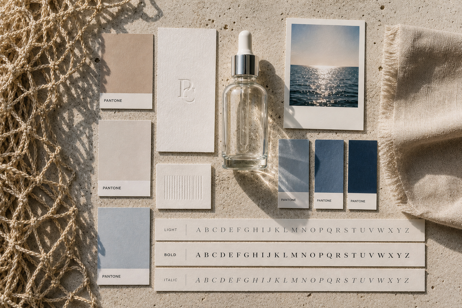 Palette, matières et packaging pour l’identité visuelle.